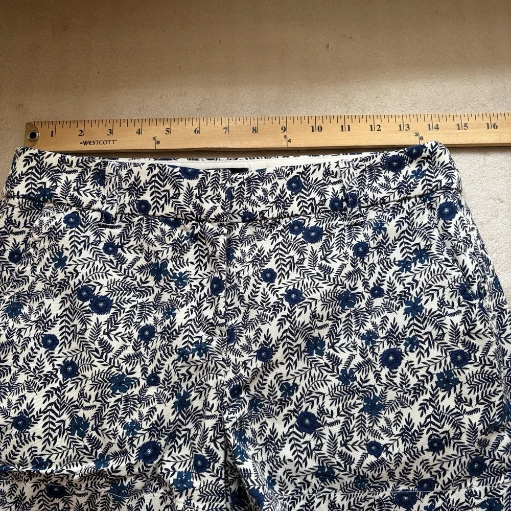 J Crew Factory Chino Shorts Women 2 Blue White Floral Print 100% Cotton 3.5 inch